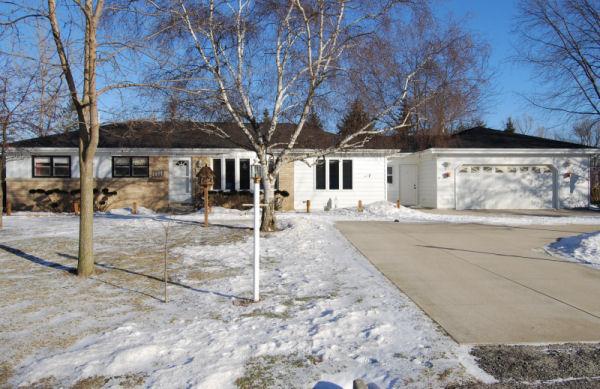 5410 S Nicolet Dr., New Berlin, WI 53151