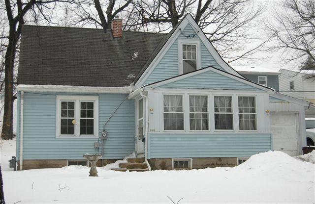 2101 Oaklawn Ave., Waukesha, WI 53188