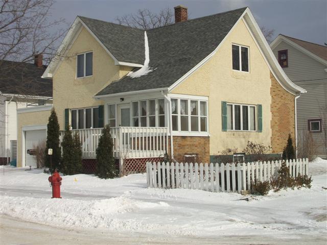 1821 S 14th St., Manitowoc, WI 54220