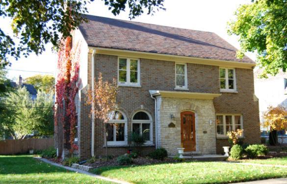 6839 Wellauer Dr., Wauwatosa, WI 53213
