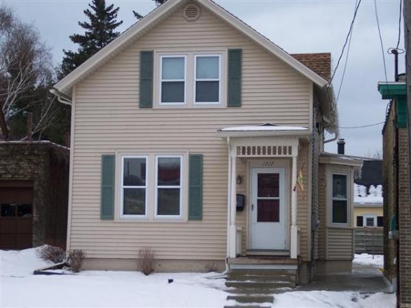 1717 S 10th St, Manitowoc, WI 54220
