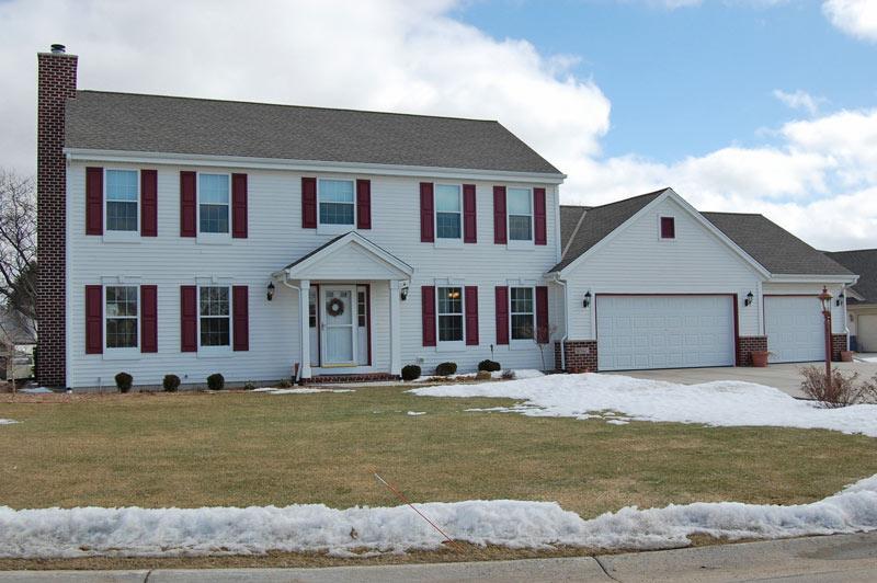 10142 S Janus Dr., Oak Creek, WI 53154