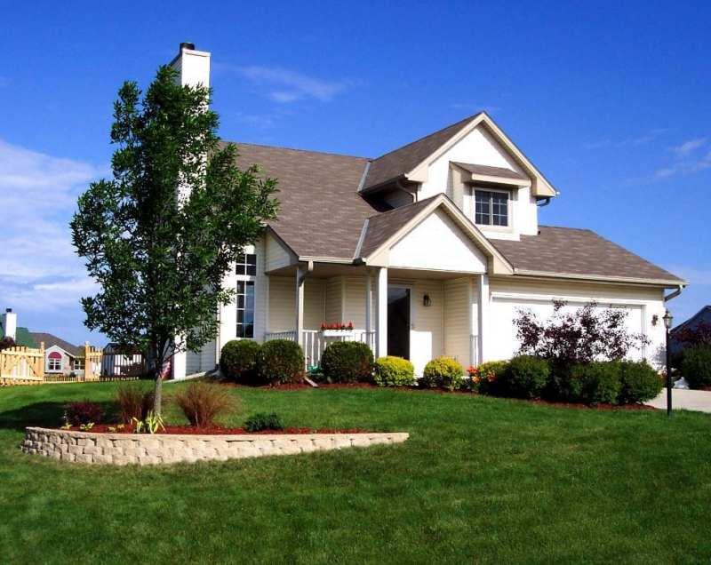 8555 S Apple Creek Dr., Oak Creek, WI 53154