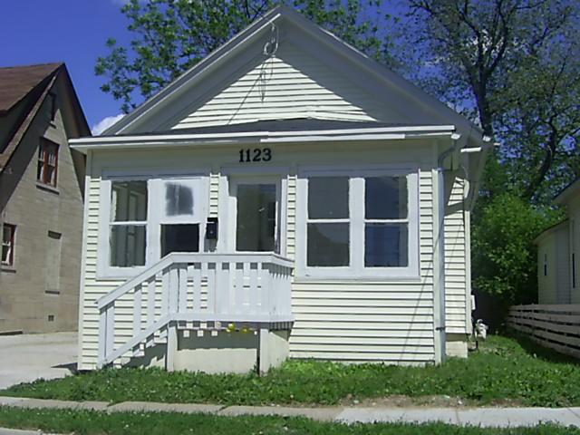 1123 Irving Pl, Racine, WI 53403