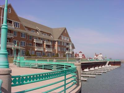 4 Gaslight Dr #305, Racine, WI 53403