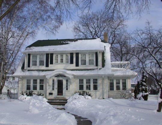 2106 N 73rd St., Wauwatosa, WI 53213