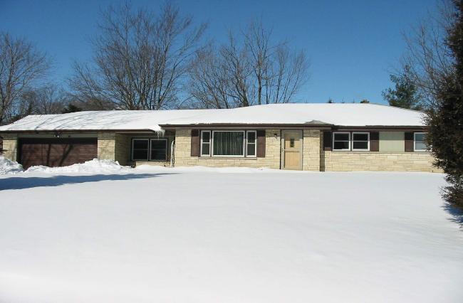 16510 W Mary Ross Dr., New Berlin, WI 53151
