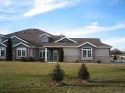 1902 Ravenswood Ln. #2, Manitowoc, WI 54220