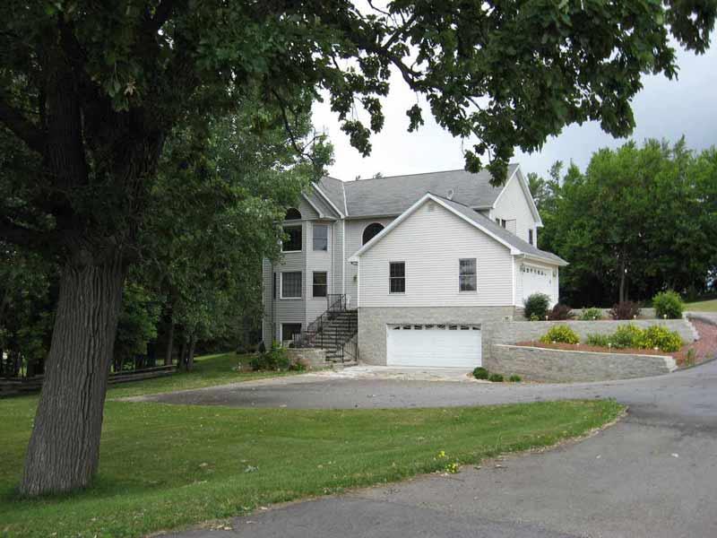 318 Sand Dr., West Bend, WI 53095
