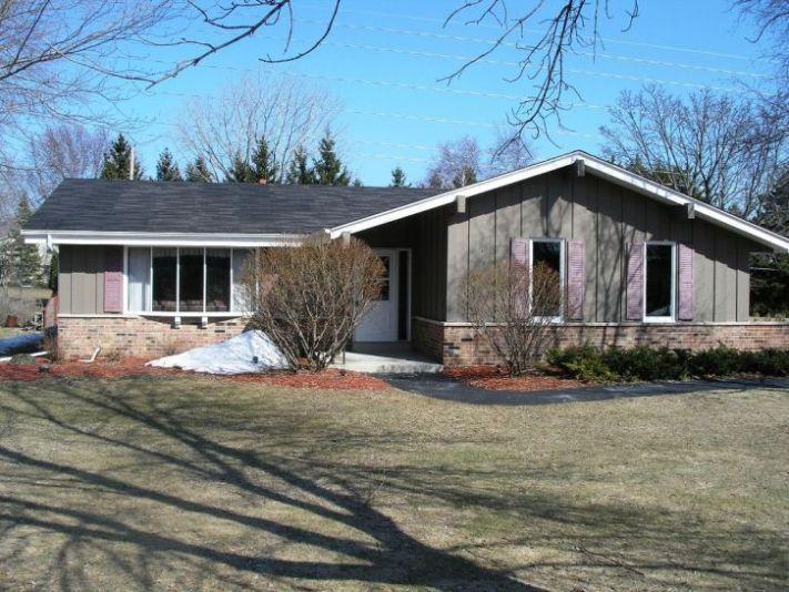 386 Romanita Ct., Cedarburg, WI 53012