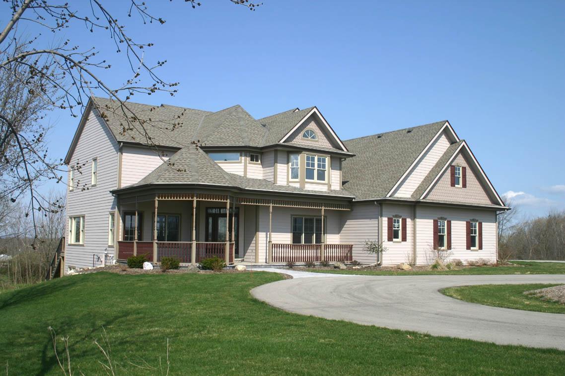 1731 Red Tail Ct., Cedarburg, WI 53012