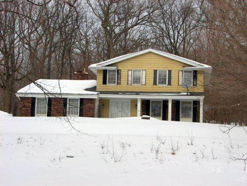 W265S7580 Crestview Dr, Waukesha, WI 53189