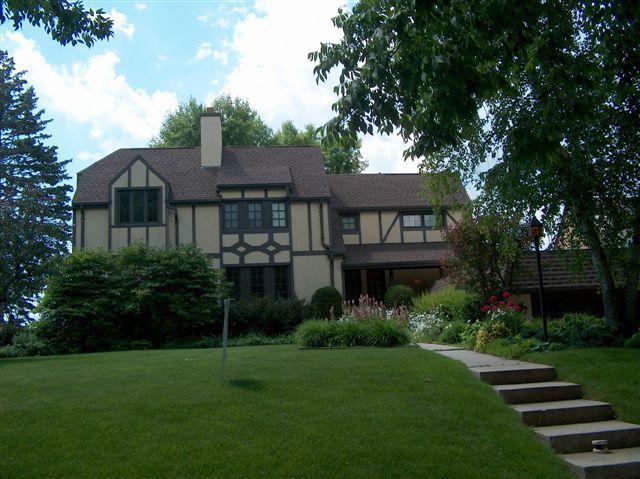 313 Cleveland Av, Manitowoc, WI 54220