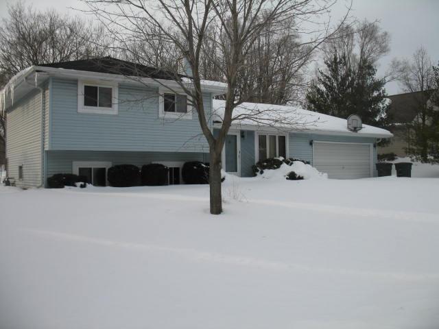 609 Crestview, Mukwonago, WI 53149