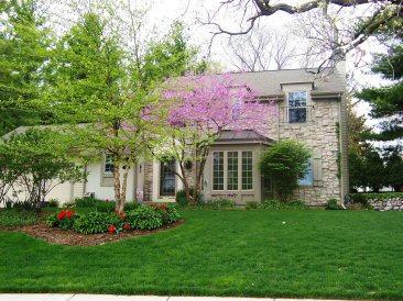 551 Kettle Woods Ct., Pewaukee, WI 53072