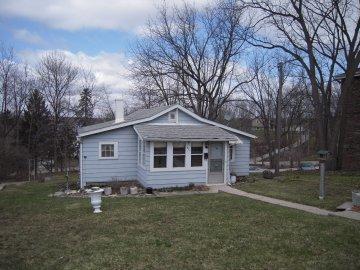 471 Prospect Ave, Pewaukee, WI 53072