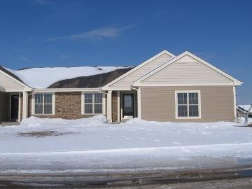 2719 Portage Cir., Waukesha, WI 53189