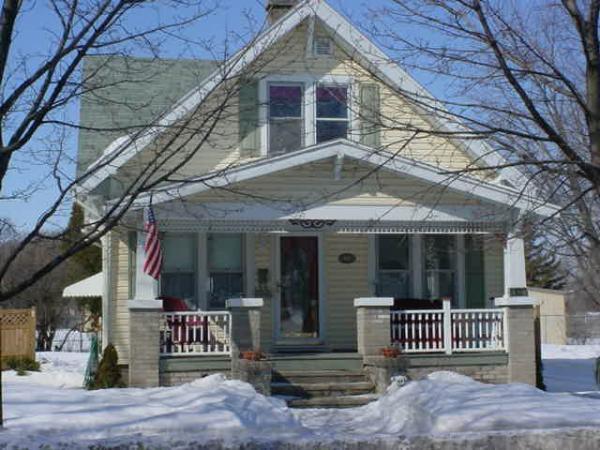 932 S 26th St., Manitowoc, WI 54220