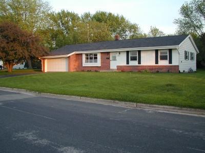 N89W17275 Roosevelt Dr, Menomonee Falls, WI 53051