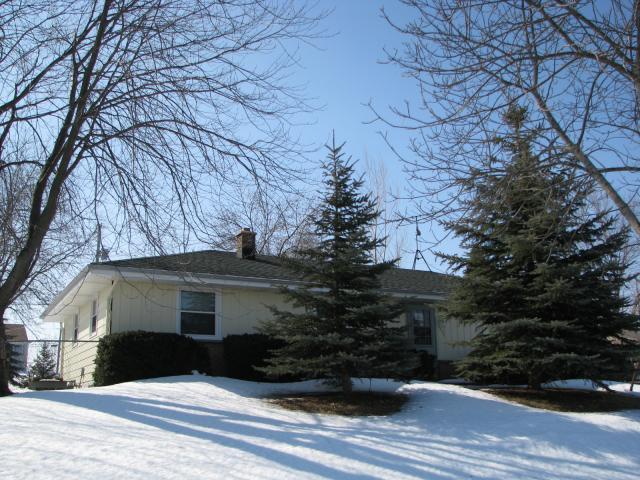 1241 Roosevelt Dr, West Bend, WI 53090
