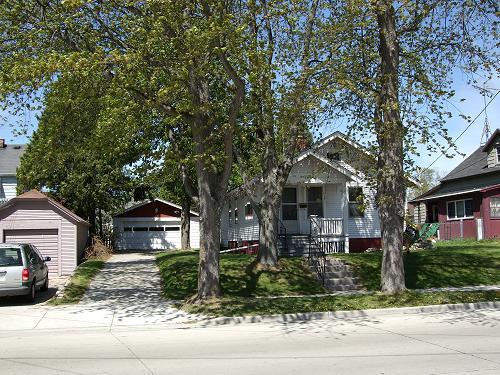 1418 S 14th St., Manitowoc, WI 54220