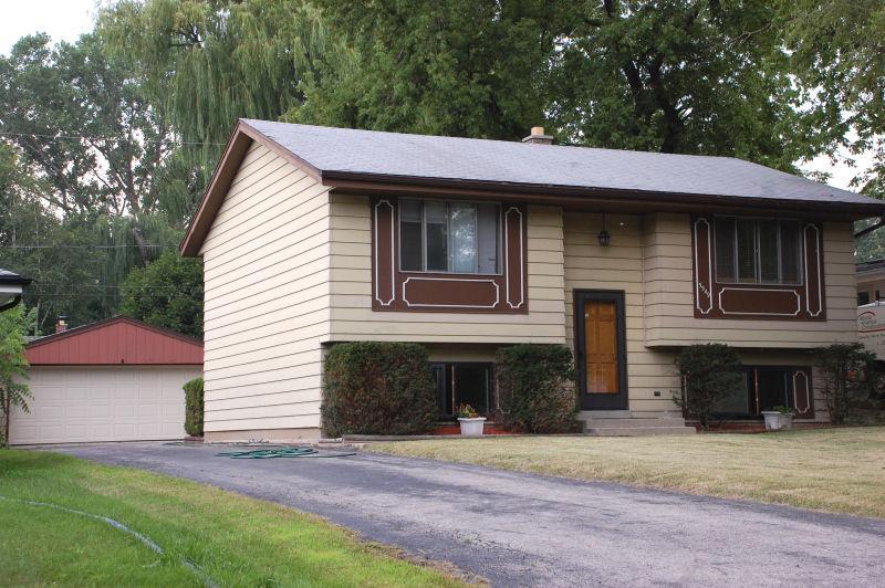 5549 S 42nd St, Greenfield, WI 53221