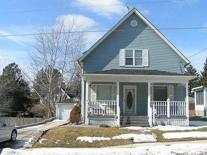 421 Fourth St., Hartford, WI 53027