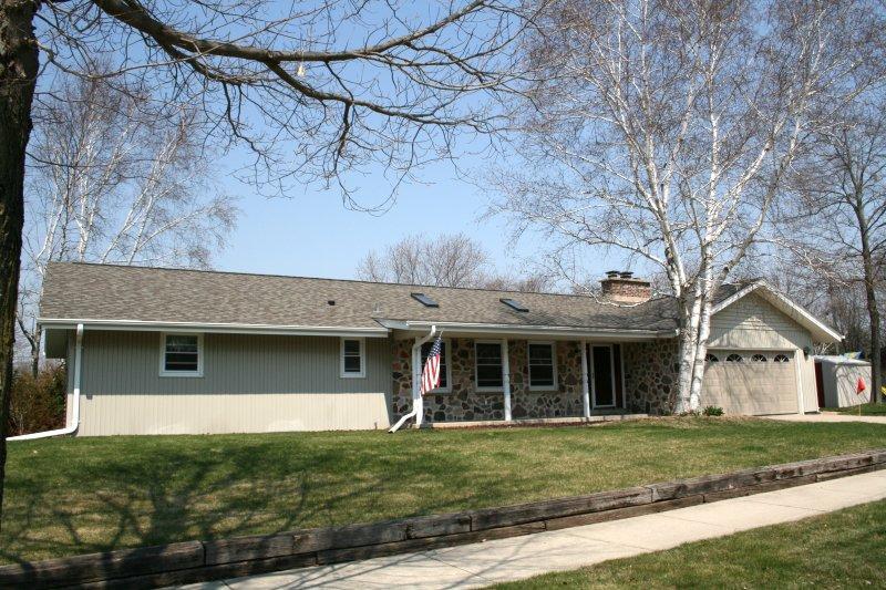 190 Laurel Dr South, West Bend, WI 53095