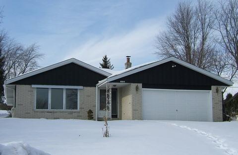 16730 W Harmony Ct., New Berlin, WI 53151