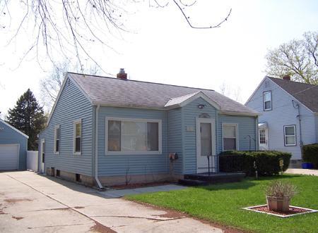 416 Riverview Ave, Waukesha, WI 53188