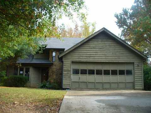 1041 Chapman Ln., Stone Mountain, GA 30088