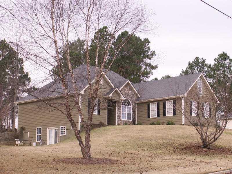 835 Scenic Lake Dr., Lawrenceville, GA 30045