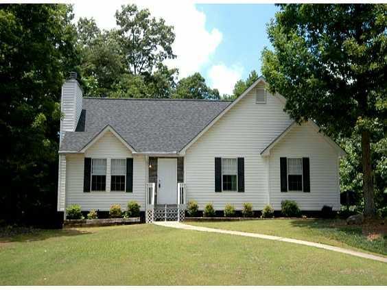 8425 Emerald Pointe Ln., Gainesville, GA 30506