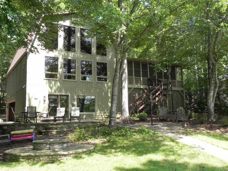 324 Hillside Dr., Waleska, GA 30183