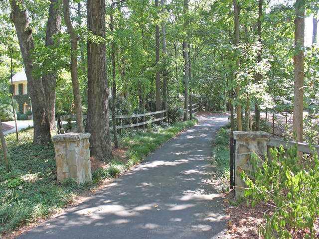 3521 Ridgewood Rd., Atlanta, GA 30327