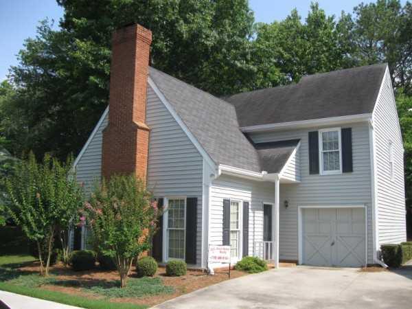 205 Roswell Green Ln., Roswell, GA 30075