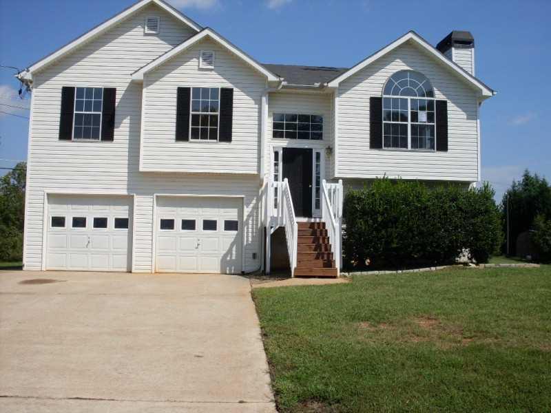 210 Ridgefield Dr., Douglasville, GA 30134