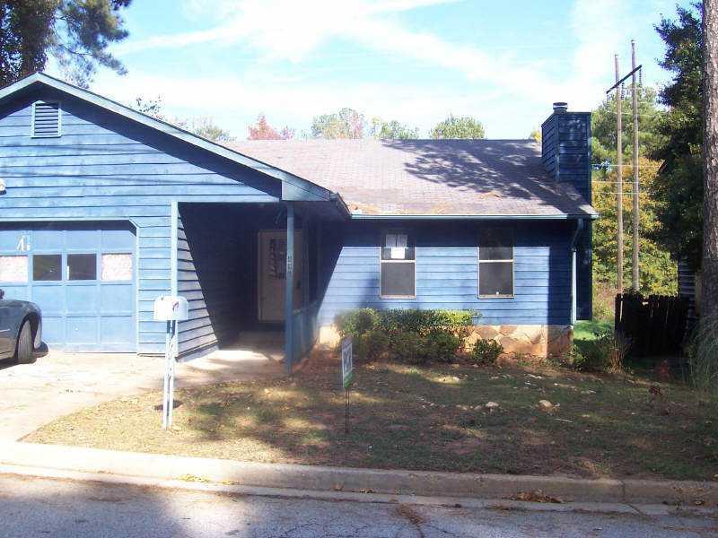 696 Pepperwood Ln., Stone Mountain, GA 30087