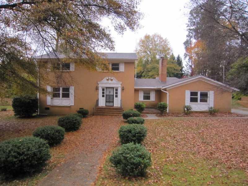 1304 Mohawk Dr., Lawrenceville, GA 30043