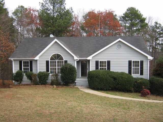 3731 Rambling Woods Dr., Loganville, GA 30052