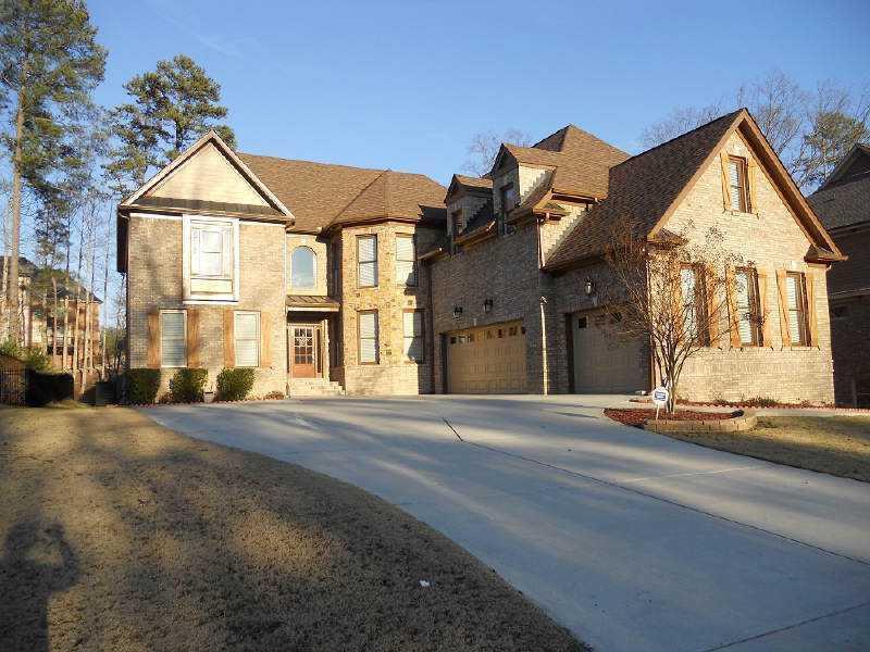 585 Settles Brook Ct., Suwanee, GA 30024