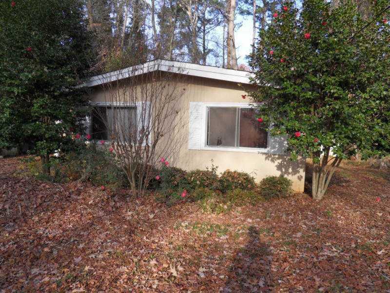 2622 Valmar Dr., Atlanta, GA 30340