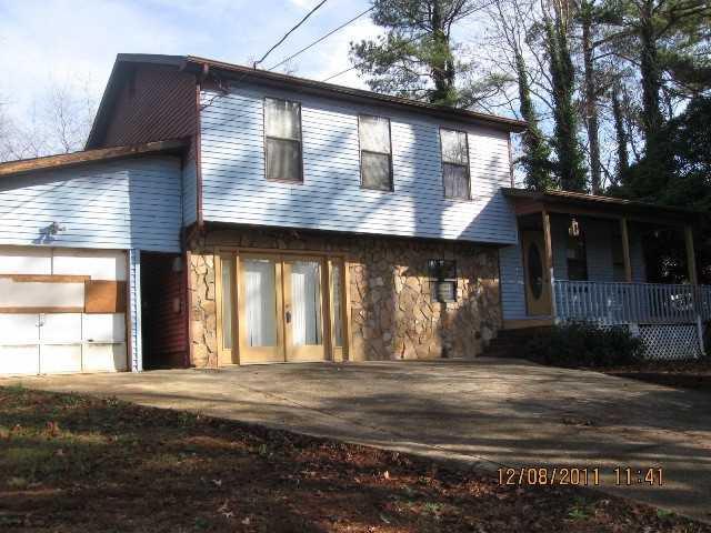 939 Falconcrest Dr., Lawrenceville, GA 30043