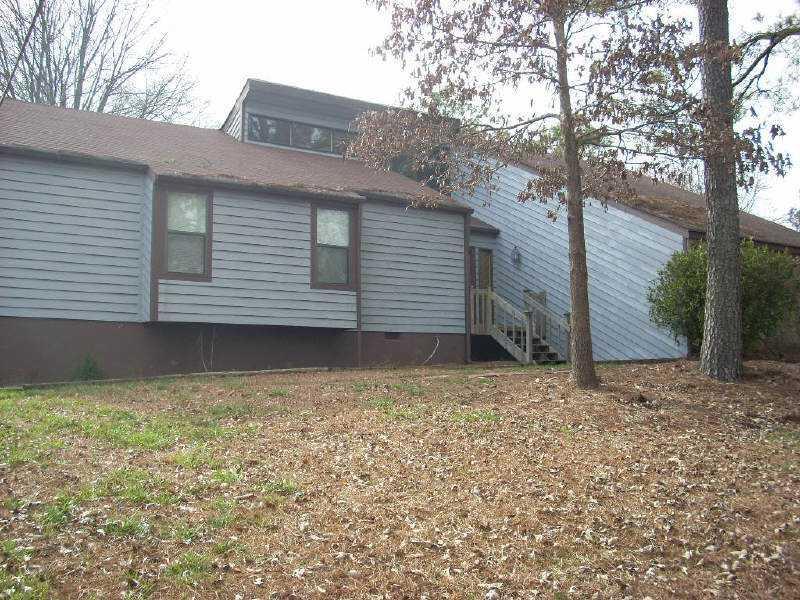 1327 Larkview Dr., Lilburn, GA 30047