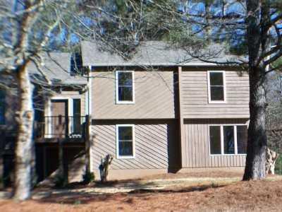 4144 Bent Willow Dr., Lilburn, GA 30547