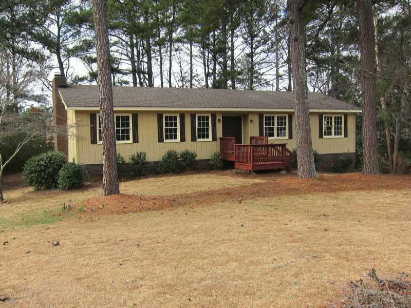604 Ravenwood Dr., Woodstock, GA 30188