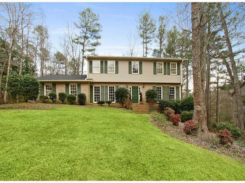 1435 Woodcrest Dr., Roswell, GA 30075