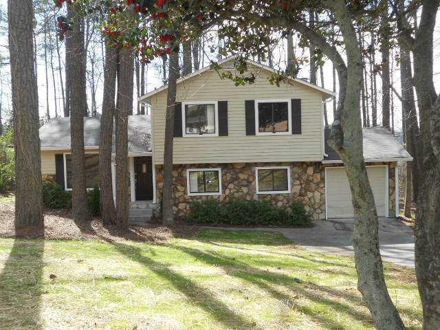 1525 Rambling Woods Dr., Lawrenceville, GA 30043