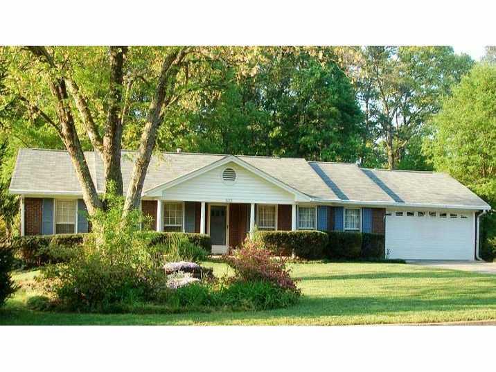 525 Rocky Creek Dr., Roswell, GA 30075