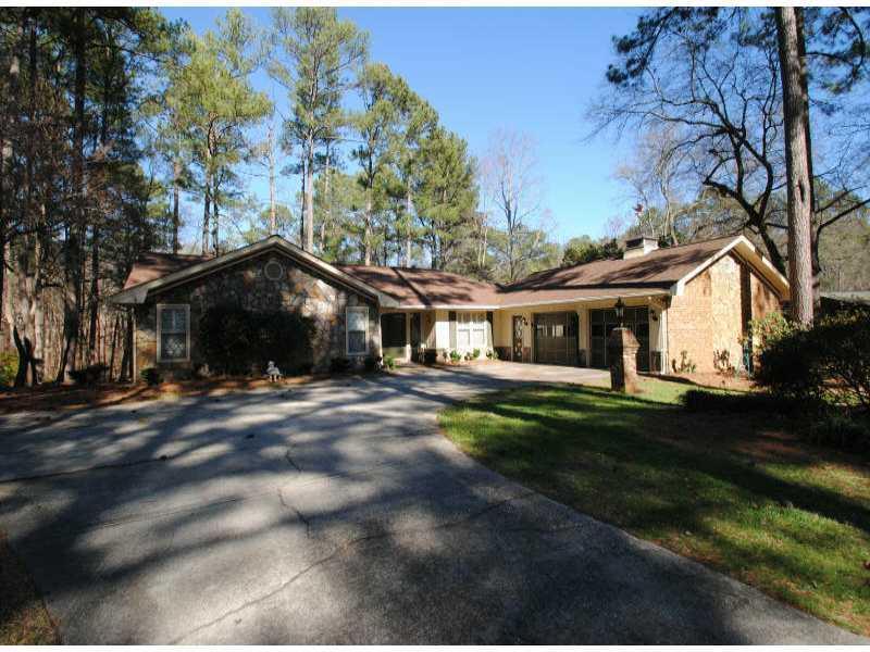 1406 Larkview Dr., Lilburn, GA 30047